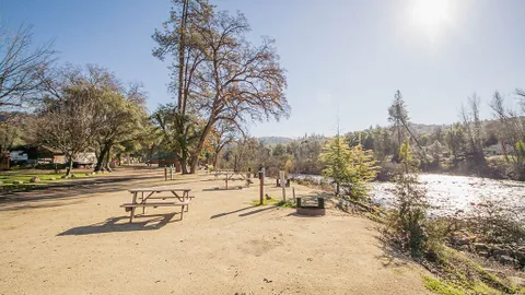 Riverside Water + Electric Prime RV Site — image 2 of 13