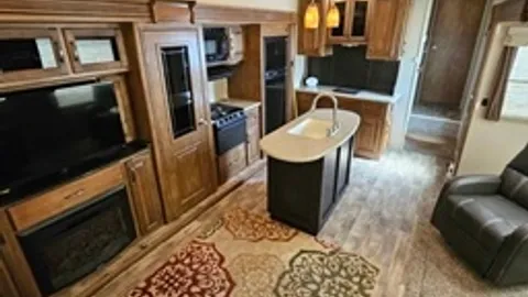5th Wheel- Large — image 2 of 8