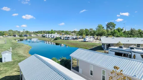 1 Bedroom Park Model Plus Lake (EX) — image 6 of 6