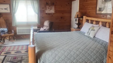 The Suite Room 5 — image 1 of 4