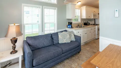 Island Oasis Premium Cottage — image 9 of 9