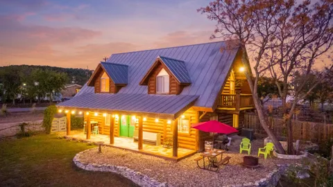 Corner Star Cabin — image 1 of 9
