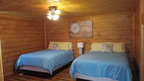 Deluxe Two Bedroom Cabin — image 7 of 7
