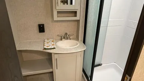 Set RV by OAK KNOLL T723 / (Refundable Security Deposit Included in Avg. Nightly Rate) — image 2 of 5