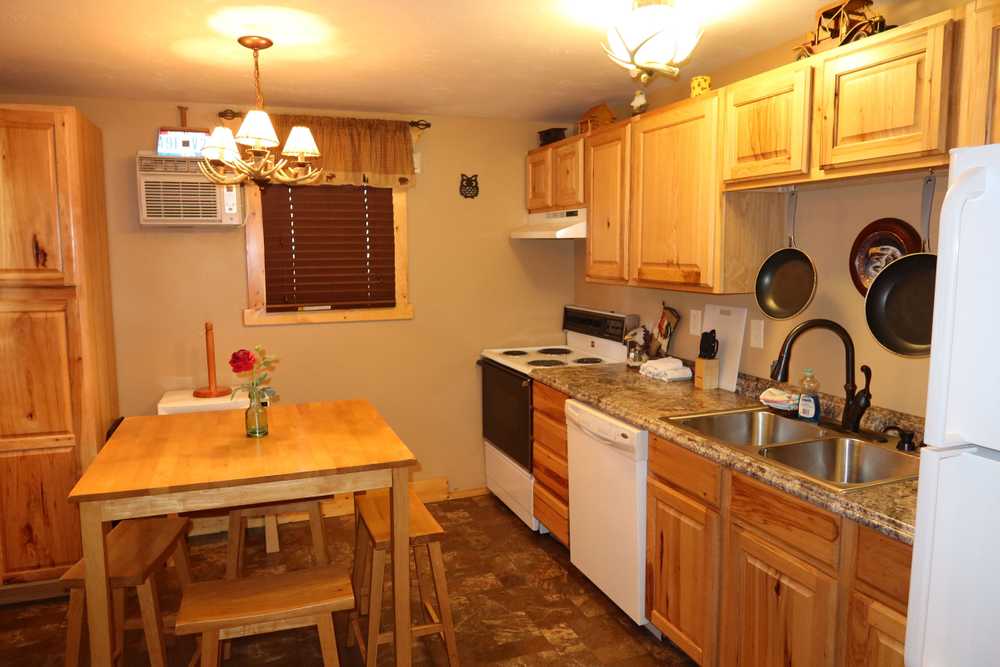 Restmore Inn, Custer, South Dakota - Photo 4