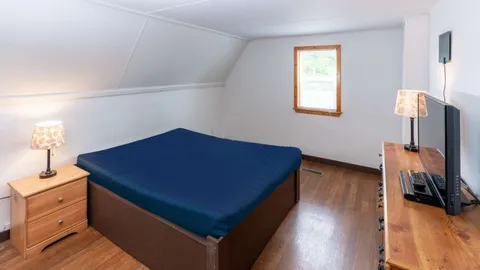 Premium Cindy Bear Chalet 2 Bedroom — image 2 of 11