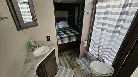 Owner's Camper — image 2 of 8