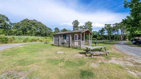 Deluxe Cabin — image 9 of 9