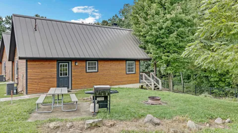 Hemlock Gorge Luxury Manor — image 16 of 16