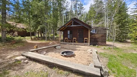 Cabin 5 (Sleeps 6) — image 1 of 1