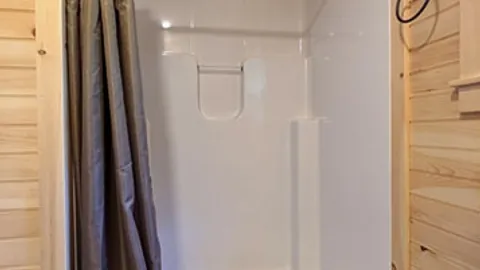 2 Bedroom Premium Deluxe Cabin — image 9 of 9