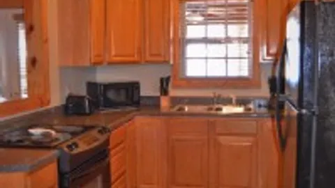 Premium Water Front 2 Bedroom Cabin — image 9 of 9