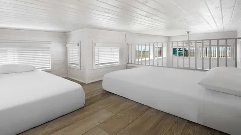 Bayview Cottage - 1 Bedroom with Loft — image 2 of 11