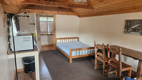 Large Cabin — image 8 of 8