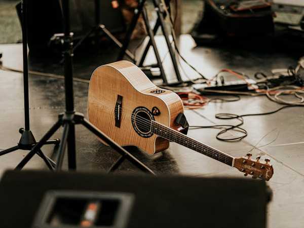 Live Music: Glenn Groves 🎸