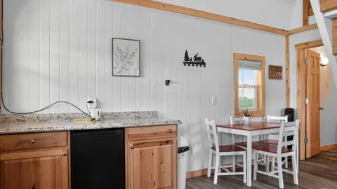 Rustic Cabin #1 - Sleeps 5 — image 7 of 7