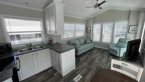 1 Bedroom Cottage — image 6 of 6