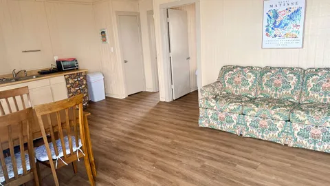 1 Bedroom, 1 Bath UnStocked - 6 people — image 2 of 4