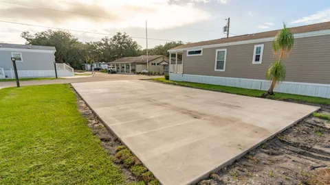 Premium Full Hookup RV Site — image 2 of 2