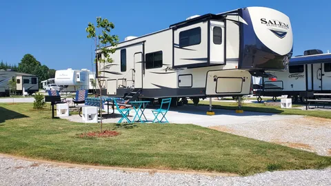 Premium Pull-Thru RV Site — image 2 of 8