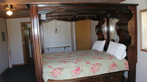 King Bed Deluxe Cabin — image 2 of 2