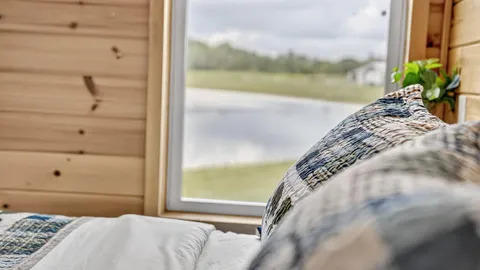 Deluxe Cabin #5 - Sleeps 6 — image 5 of 5