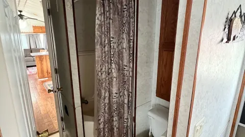 LUXURY CABIN C — image 2 of 8