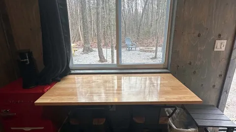 Small Cabin — image 2 of 10