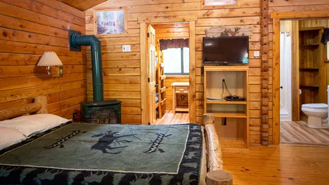 Luxury Cabin — image 2 of 16