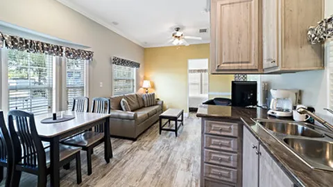 Platinum 2 Bedroom Rental — image 7 of 7