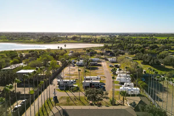 Lake Vista RV Park and Apartments – photo 1
