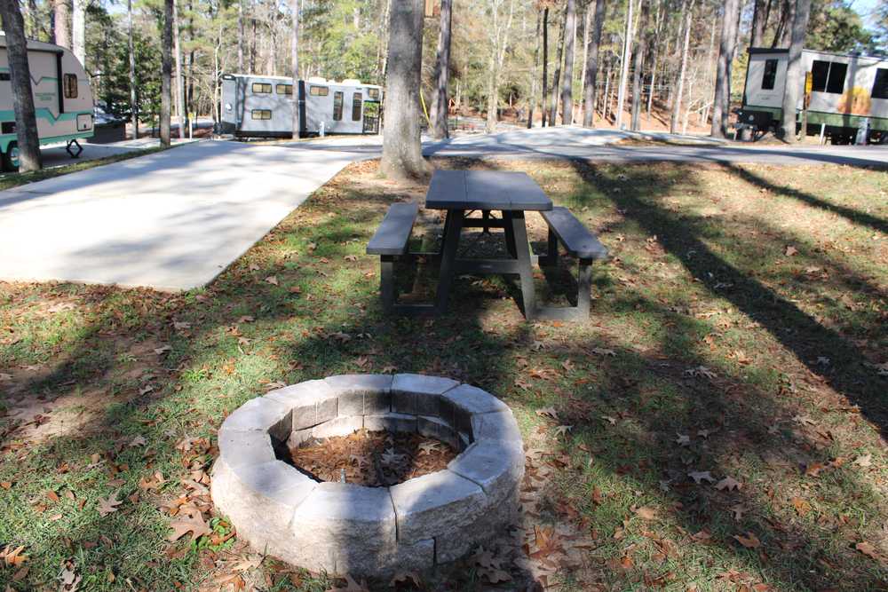Sleepy Hollow RV Park, Laurel, Mississippi - Photo 3