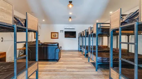 Premium Bunkhouse — image 7 of 7