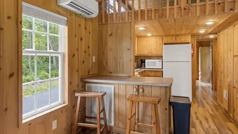 Yogi Bear Lakeside Family Lodge — image 16 of 16