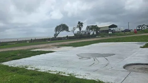 Pull-Thru 30/50 Amp Waterfront Site — image 2 of 3