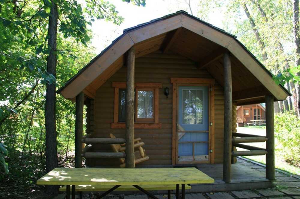 STANDARD 1 RM CAMPING CABIN WEST