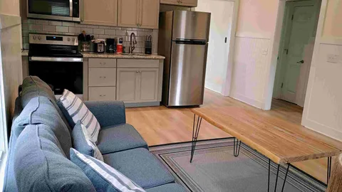 Lakeside Cottage 2 Bedroom — image 2 of 3