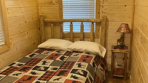 Two Bedroom Cabin — image 2 of 10