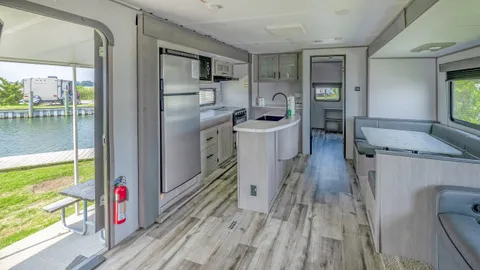 RV Rental with Dock — image 9 of 9