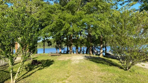30 Amp Full Hookup Deluxe Waterview — image 1 of 4