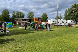 Riverside RV & Camper Park – photo 2