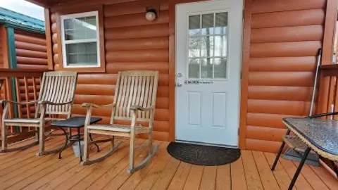 Chalet - sleeps 2 — image 2 of 9