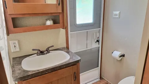 RV Rental Y505 — image 2 of 6