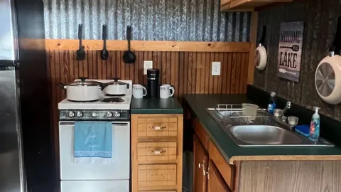 Medium Cabin Full Fridge — image 2 of 13