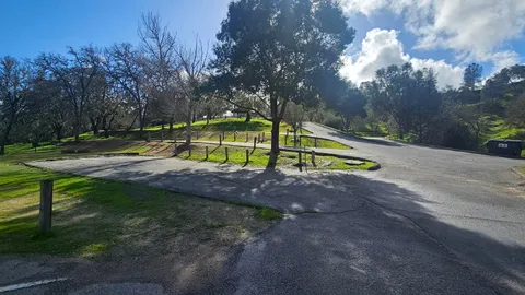 Sandy Point - 8 Vehicles ONLY /  (Refundable Security Deposit Included in Nightly Rate) — image 4 of 4