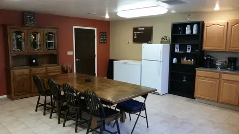 Room — image 2 of 4