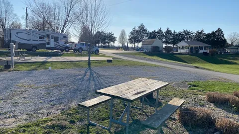 30/50 Amp Pool View RV Site Gravel — image 1 of 13