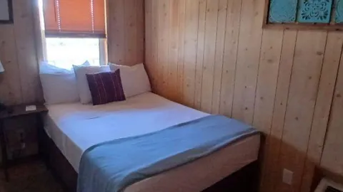SWEET RETREAT — image 2 of 2