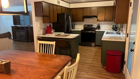 The Crescent Lakehouse — image 1 of 16