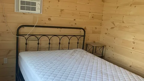 Cabin — image 2 of 6
